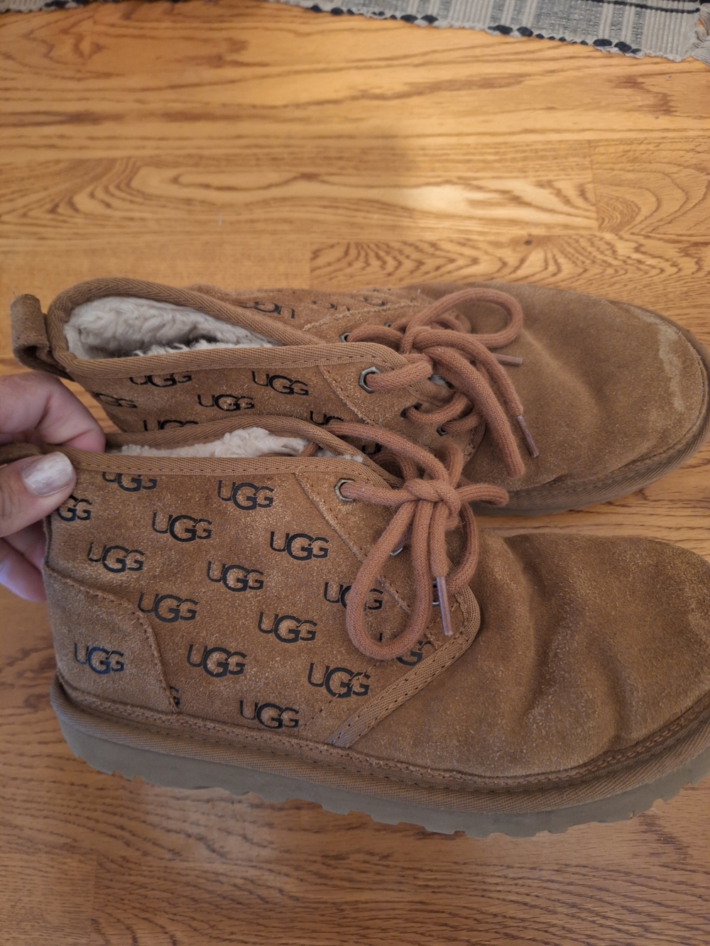 UGG Womens Chestnut Suede Lace-Up Ankle Boots, Size 7
